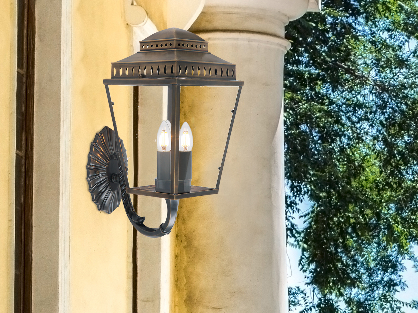 Elstead - Außenwandleuchte Mansion House Im Landhausstil, Altmessing Höhe 48cm