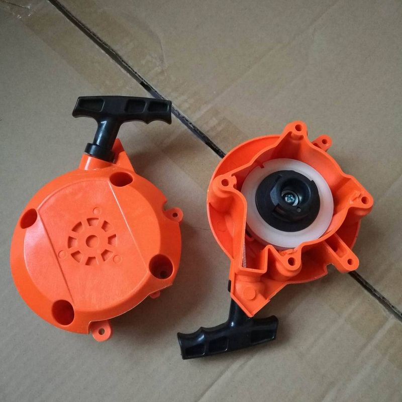 Der Husqvarna 543r Starter Ist Ein Manueller Starter, Der Mit Dem Freischneider Husqvarna 543r Kompatibel Ist Und Das Starten Erleichtert.