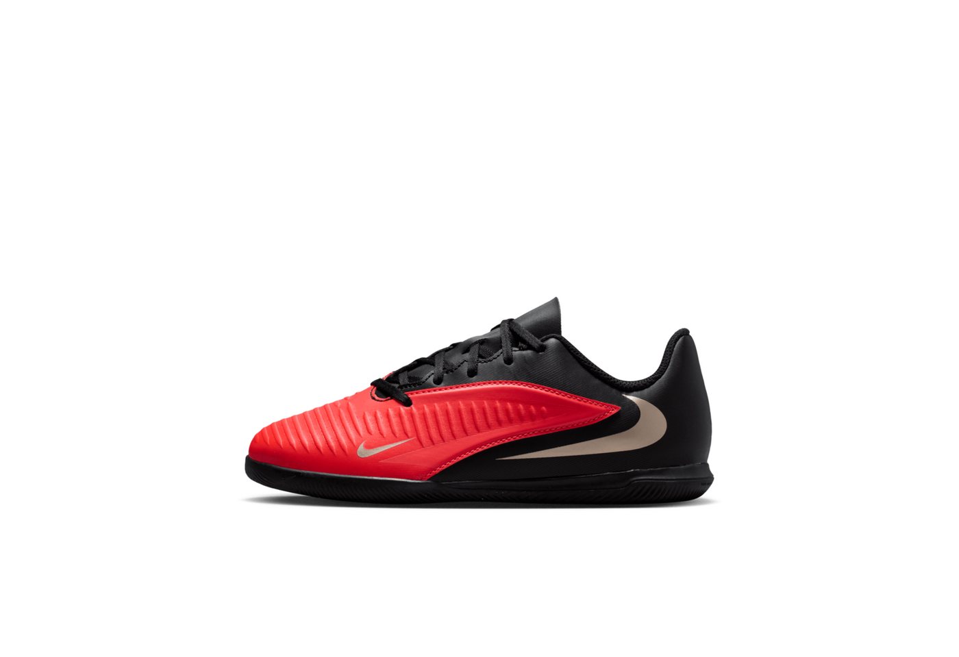 Nike Jr. Phantom 6 Low Club Fußballschuh (für Jugendliche) für Hallen- und Hartplätze