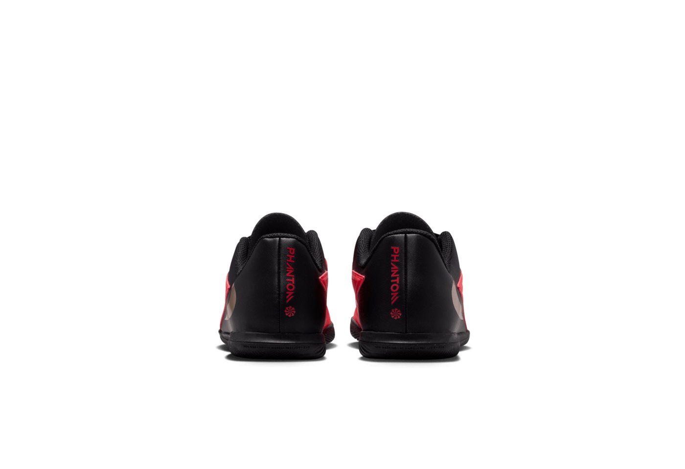 Nike Jr. Phantom 6 Low Club Fußballschuh (für Jugendliche) für Hallen- und Hartplätze Bild 3