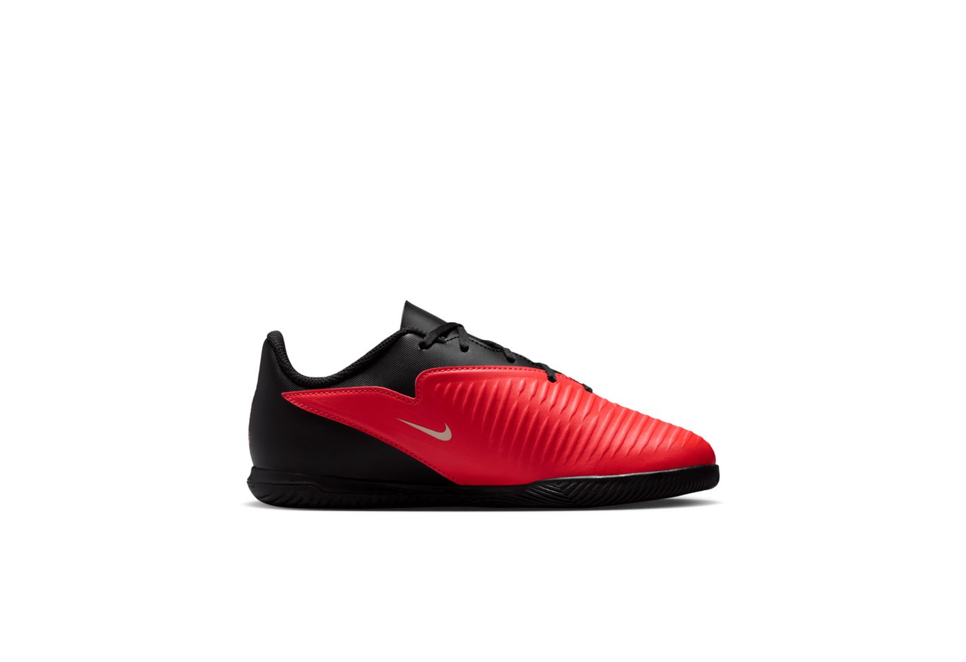 Nike Jr. Phantom 6 Low Club Fußballschuh (für Jugendliche) für Hallen- und Hartplätze Bild 4