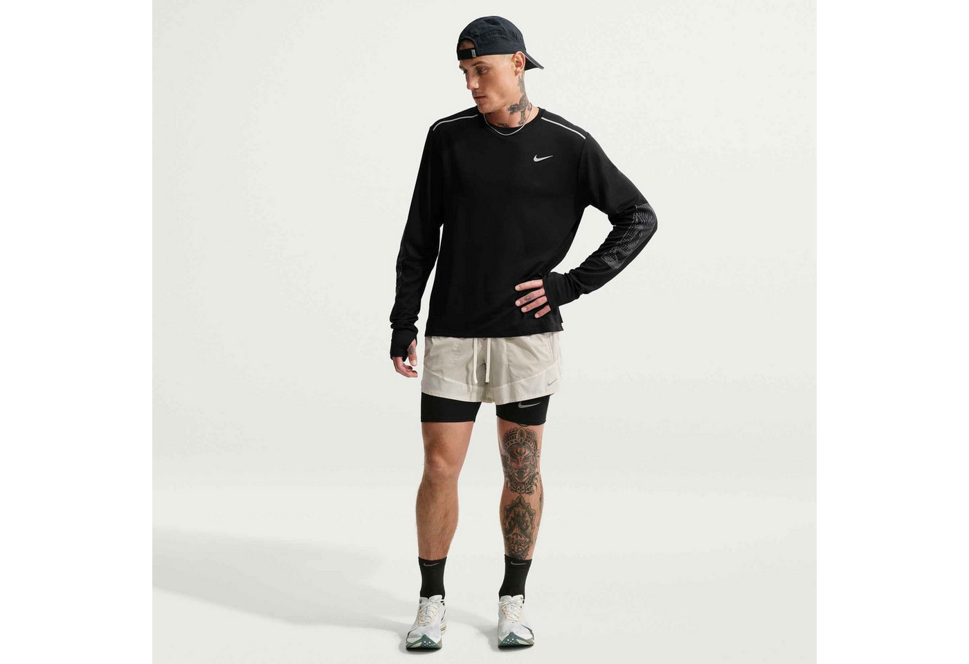 Nike Laufshirt M NK DF UV MILER WNT LS TOP mit Rundhalsausschnitt, Kurzarm, schnell trocknend, atmungsaktiv Bild 2