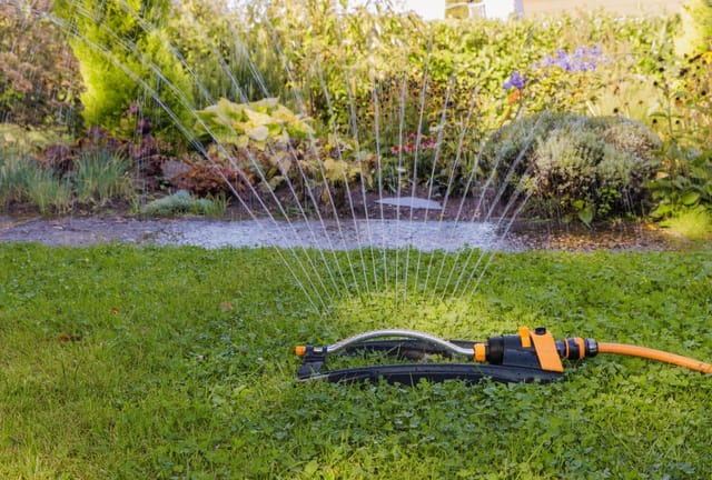 Primaster - Metall Viereckregner Schwenkregner Rasensprenger Sprinkler 18 Sprühdüs