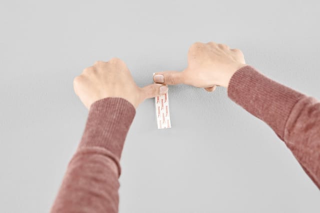 Tesa® 3x Klebenagel Tapeten & Putz - Höhenverstellbar - Selbstklebender Nagel - Ideal Für Leinwand & Keilrahmen - Hält Bis 1kg/nagel - Spurlos Ablösbar