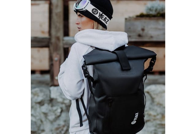 YEAZ Rucksack STOCKHOLM Wasserfester Rucksack weißes Logo (1-tlg), Wasserfester Rucksack weißes Logo