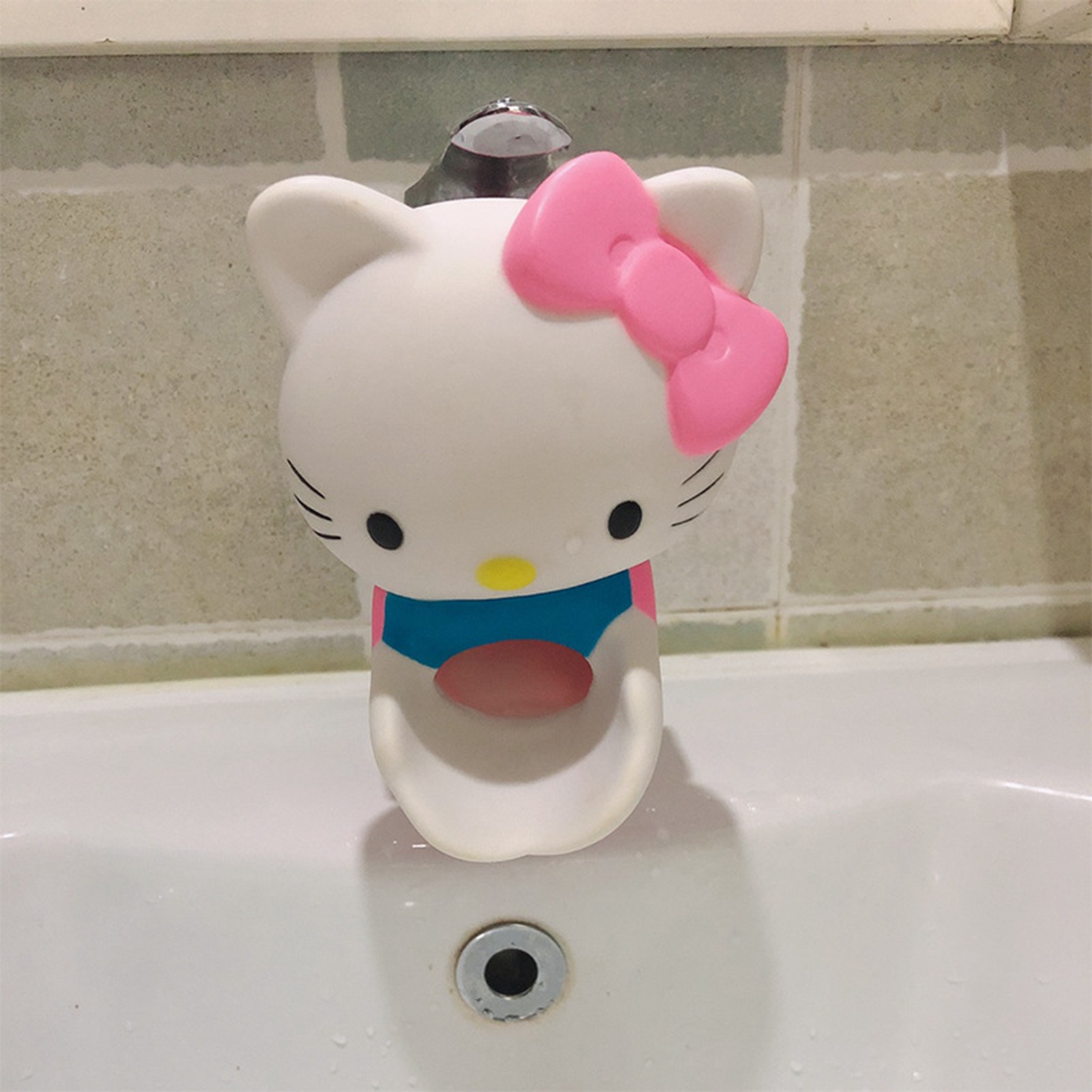 Kindersichere Wasserhahnverlängerung, Typ 4, Mit Gebogener Abdeckung Und Niedlicher Form, Für Den Wasserzulauf.