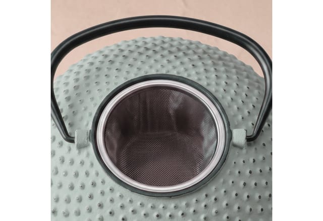 AROMELIO Wasserkocher Gusseiserner Teekessel mit Sieb, Tassen und Untersetzer TSUKO, 1,25 l