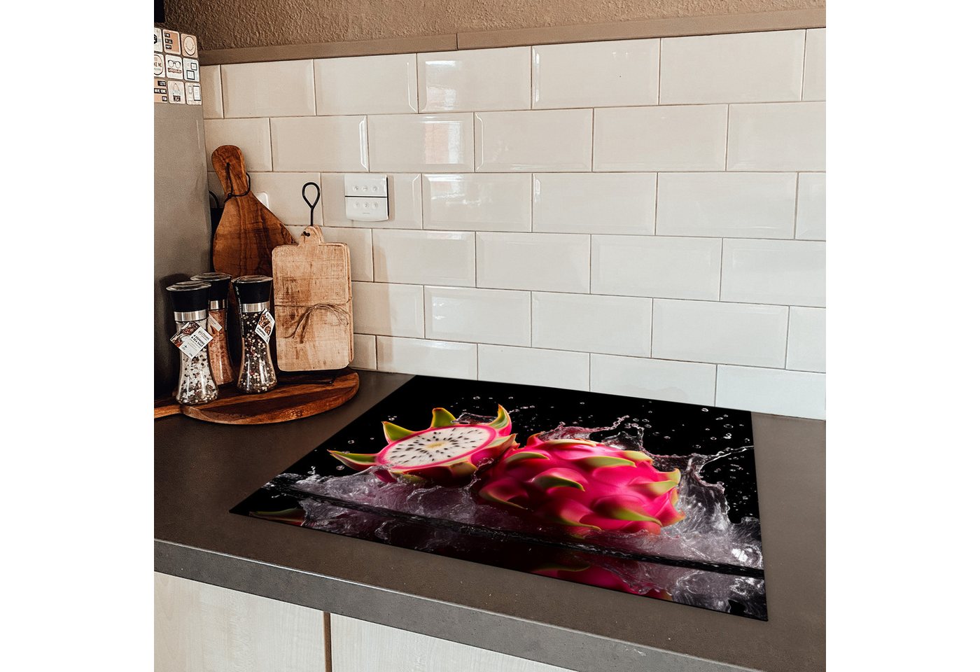 MuchoWow Herd-Abdeckplatte Drachenfrucht - Schwarz - Wasser - Frucht - Frucht, Vinyl, (1 tlg), Herdabdeckplatten für Ceranfeld, Induktionsschutz, 65x55 cm Bild 3