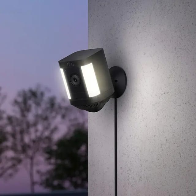 Ring Spotlight Cam Plus - Plug-in - Black 8sh1s2-beu0 Wlan Ip Überwachungskamera 1920 X 1080 Pixel