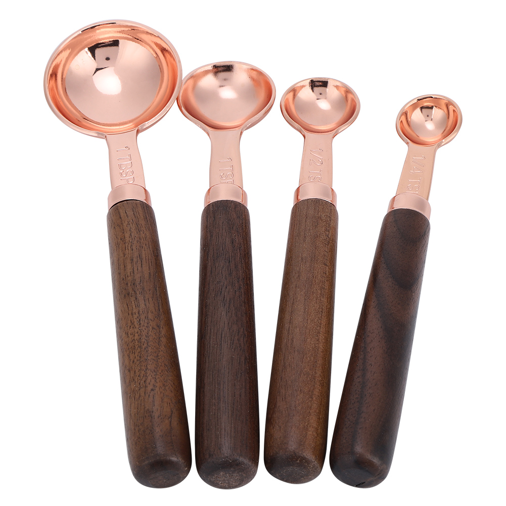 Set Mit 4 Messbechern Und -löffeln Aus Roségoldenem Edelstahl Zum Kochen Und Backen