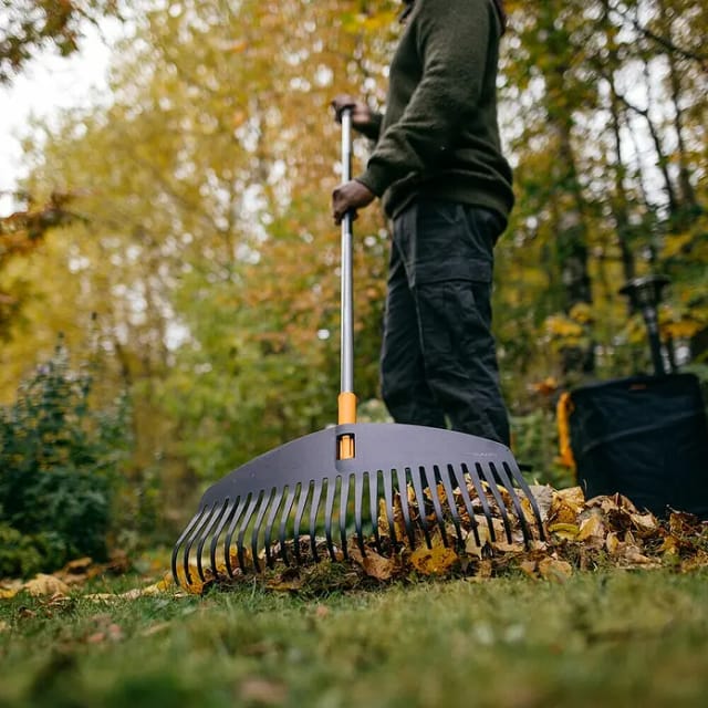 Ergonomischer Laubbesen Fiskars - 1076976