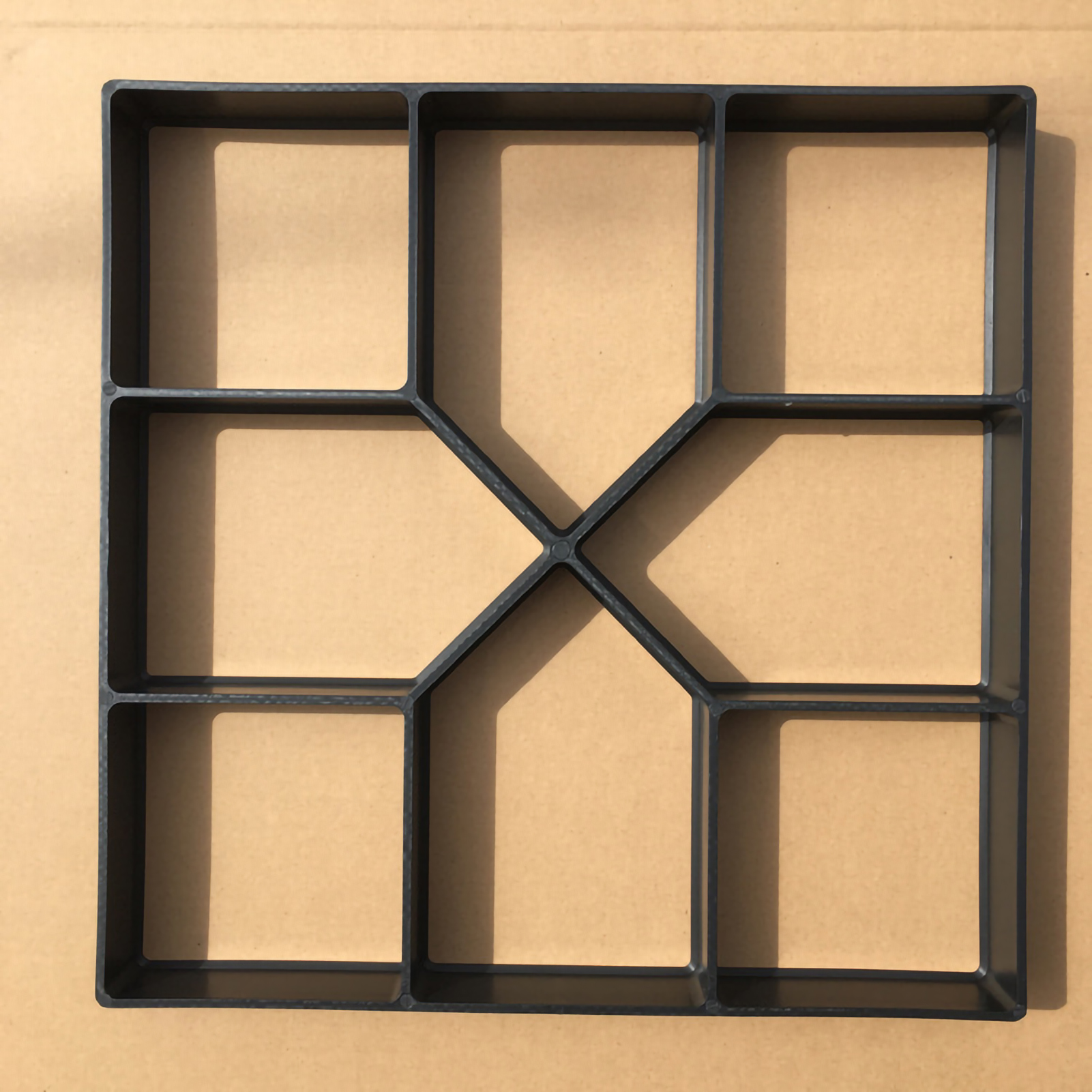 Selbstgemachte Kunststoff-bodenform Zum Manuellen Verlegen Von 40 Cm Großen Beton- Und Zementpflastersteinen