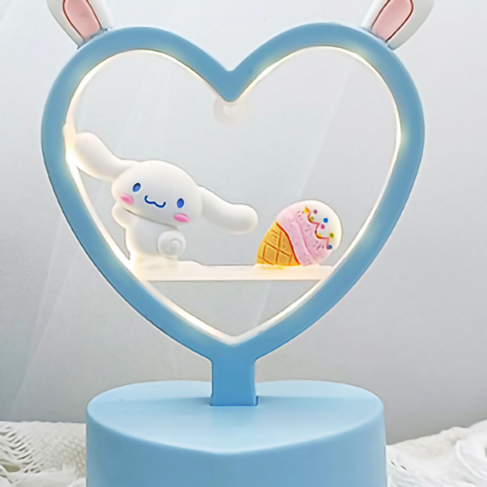 Zimthund-nachtlicht Mit Hasenohren - Ein Ideales Geschenk Für Klassenkameraden, Freunde Oder Beste Freunde - Eine Schreibtischlampe Fürs Schlafzimmer Mit Einem Design In Form Eines Zimthundes.