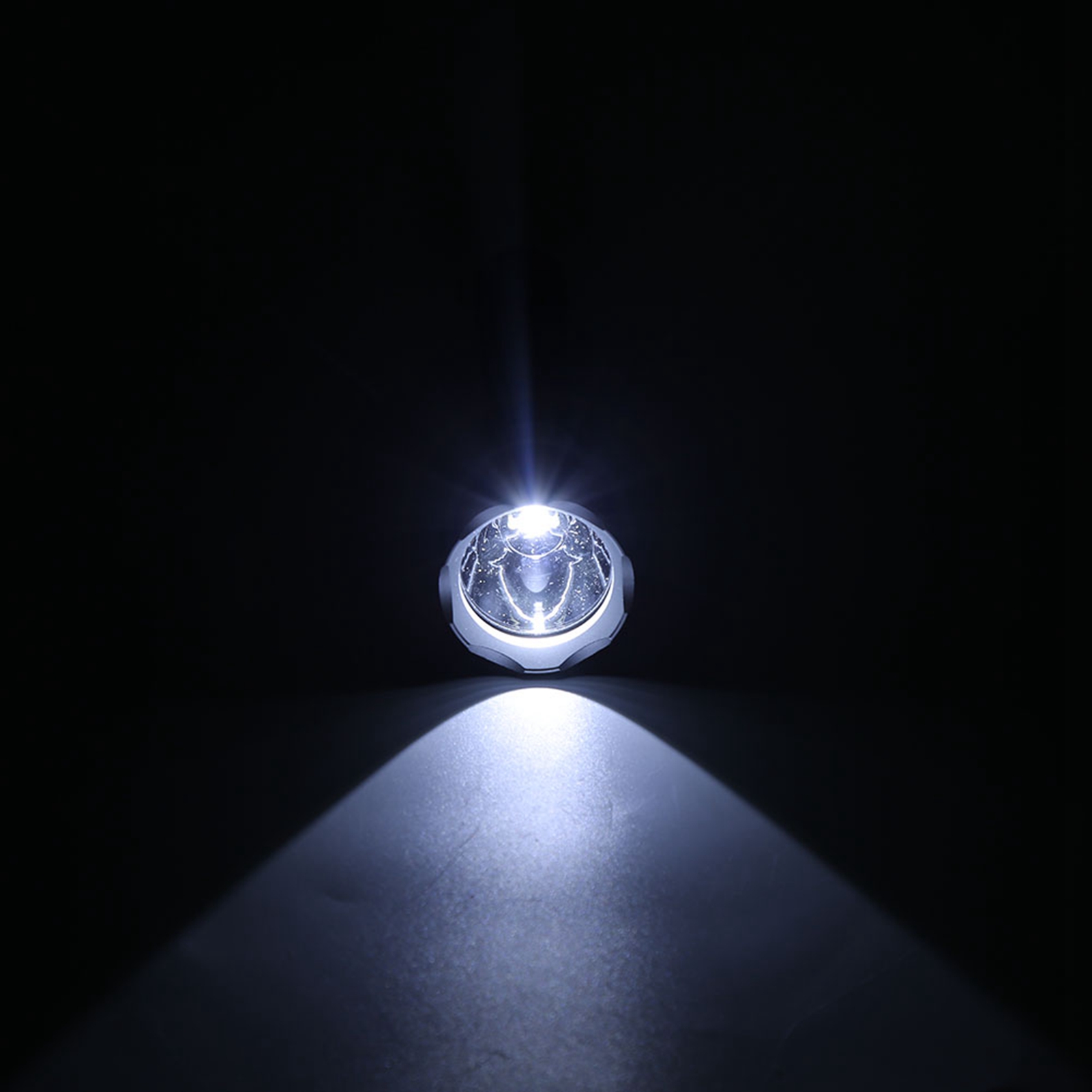Led-taucherlampe Aus Aluminiumlegierung, Wasserdicht Und Leistungsstark, Für Den Einsatz Im Freien Bis Zu Einer Tiefe Von 100 M, Ideal Zum Klettern Und Campen (p1).