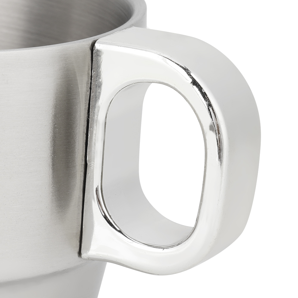 Set Aus Stapelbaren, Doppelwandigen, Hitzebeständigen Edelstahl-kaffeebechern Mit Becherständer
