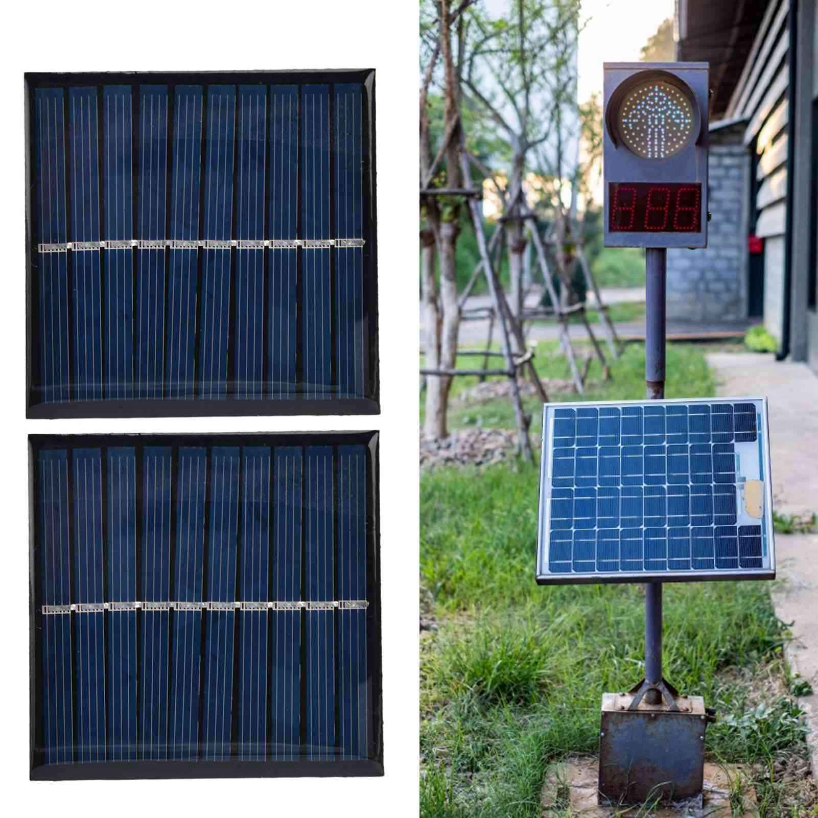 2 Solarpaneele Mit Je 0,7 W Leistung, Hergestellt Aus Epoxidharz.