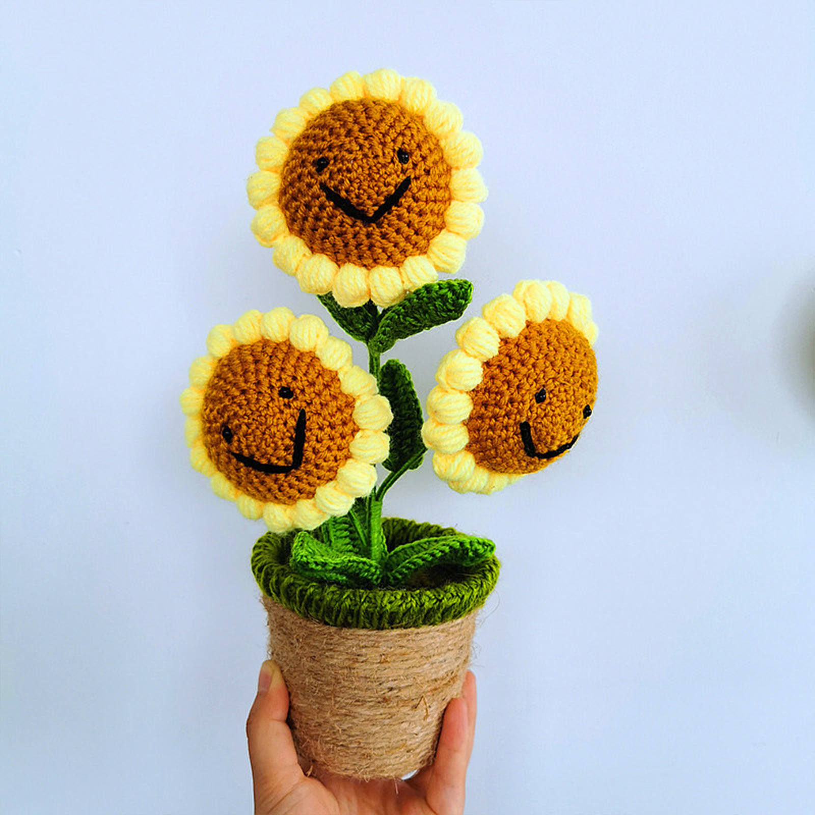 Handgewebte Künstliche Topfpflanze Mit Zwei Sonnenblumen, Zur Innendekoration.