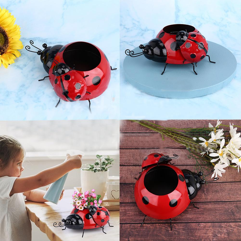 Metallblumentopf In Marienkäferform, Insektenmotiv, Für Die Dekoration Im Innen- Und Außenbereich.