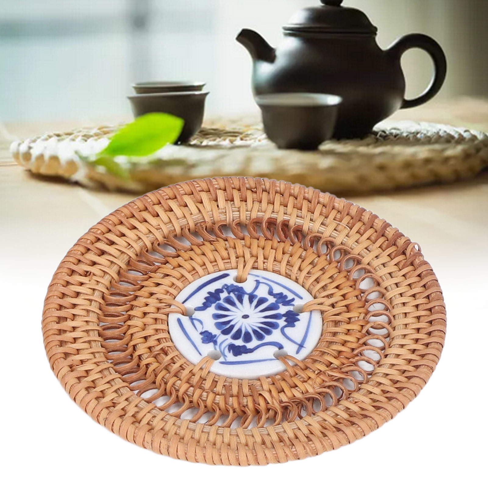 Handgewebter Vietnamesischer Thu-rattan-teppich Mit Wärmedämmung, Runder Blau-weißer Porzellanuntersetzer, 10 Cm
