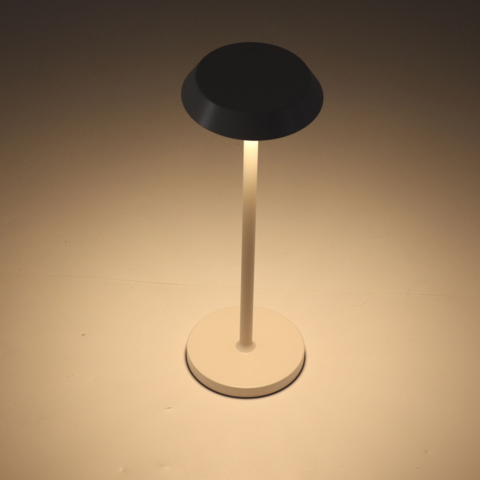Moderne Schreibtischlampe Im Skandinavischen Stil Für Studenten, Kreative Led-leselampe Für Schlafzimmer, Studentenwohnheim Oder Büro, Usb-aufladbar, Weißes Umgebungslicht