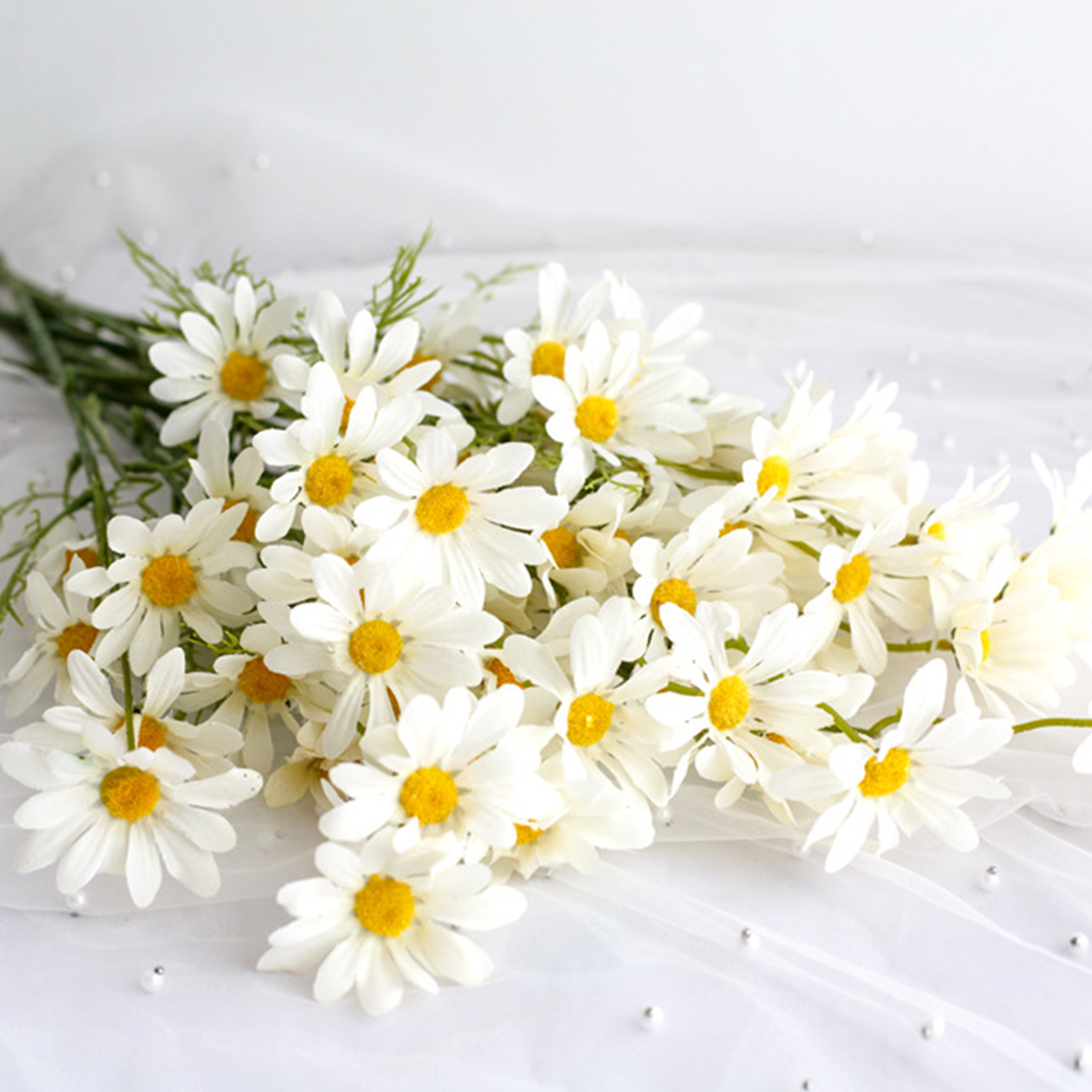Kleiner Strauß Aus Gänseblümchen, Kamille, Wohnzimmerdekoration, Künstliche Trockenblumen, Frische Und Elegante Weiße Chrysantheme.