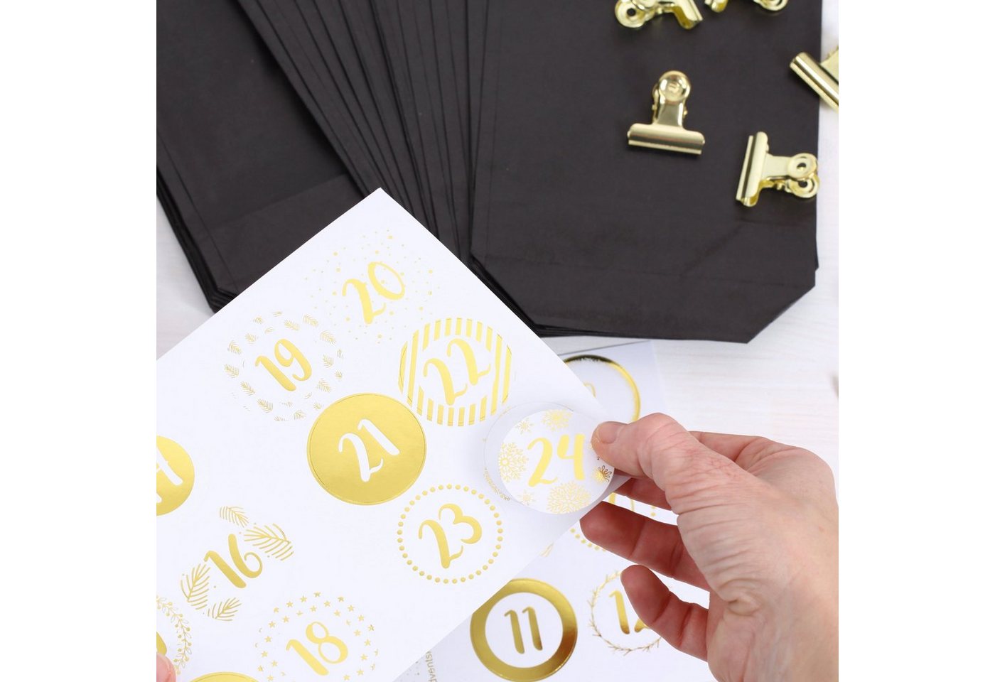 PAPIERDRACHEN befüllbarer Adventskalender Extravaganter Adventskalender zum Befüllen - Elegance, mit 24 goldenen Metallklammern und 24 Zahlenaufkleber Bild 2