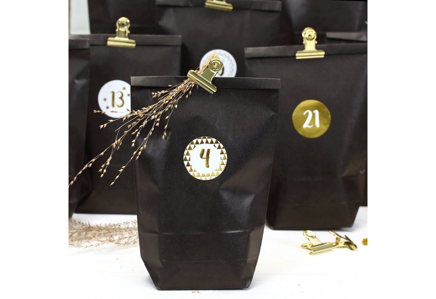 PAPIERDRACHEN befüllbarer Adventskalender Extravaganter Adventskalender zum Befüllen - Elegance, mit 24 goldenen Metallklammern und 24 Zahlenaufkleber Bild 3