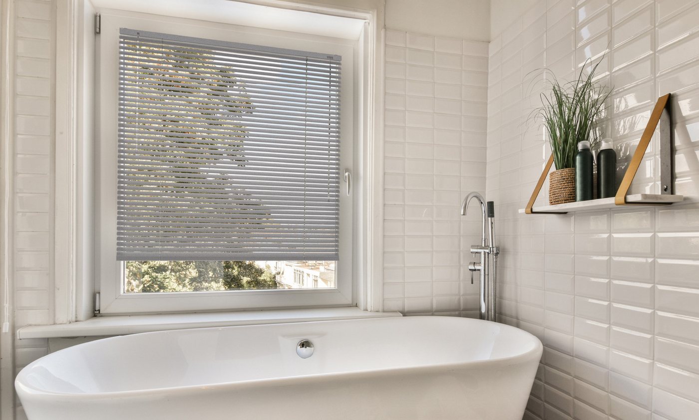 Sonello Jalousie Klemmfix ohne u. mit Bohren 30cm x 130cm Silber Aluminium Jalousette, Klemmfix, Inkl. Halterung für Decken- u. Wandmontage Alu Jalousie Fenster u. Tür, Blickdicht freihängend Bild 2