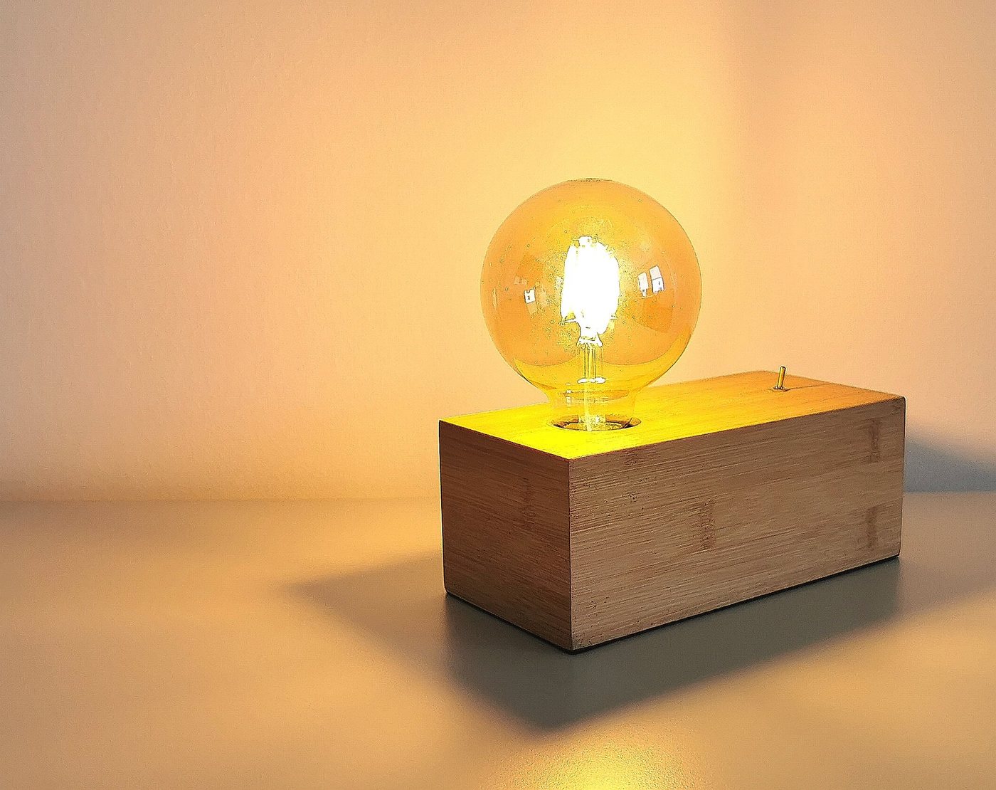 TRANGO LED Tischleuchte, 2020N-4W Tischleuchte *WOODY* Nachttischlampe Holz Natur im Landhaus Look Retro modern 200x100x80mm mit Schalter inkl. 4 Watt LED Leuchtmittel E27 Gold 2500K, Amber, Schreibtischlampe industriell, Wohnzimmerlampe