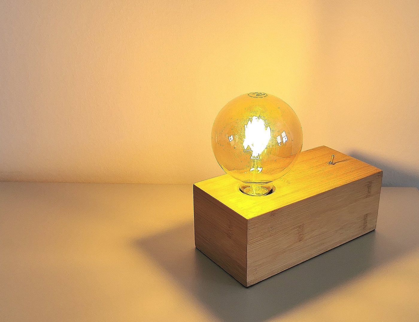 TRANGO LED Tischleuchte, 2020N-4W Tischleuchte *WOODY* Nachttischlampe Holz Natur im Landhaus Look Retro modern 200x100x80mm mit Schalter inkl. 4 Watt LED Leuchtmittel E27 Gold 2500K, Amber, Schreibtischlampe industriell, Wohnzimmerlampe Bild 4