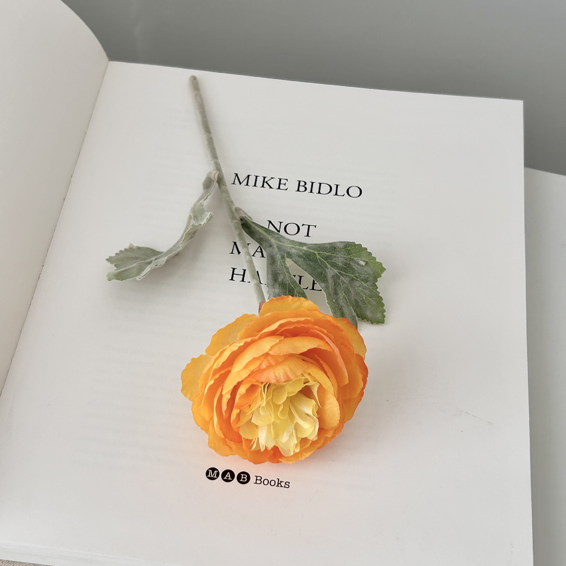 Hochwertige Künstliche Tulpen – Dekoratives Blumenbouquet Für Wohnzimmer Oder Tisch, Realistisches Arrangement Aus Orangefarbenen Pfingstrosen, 10 Stiele, Drahtlos, Ideal Für Die Inneneinrichtung