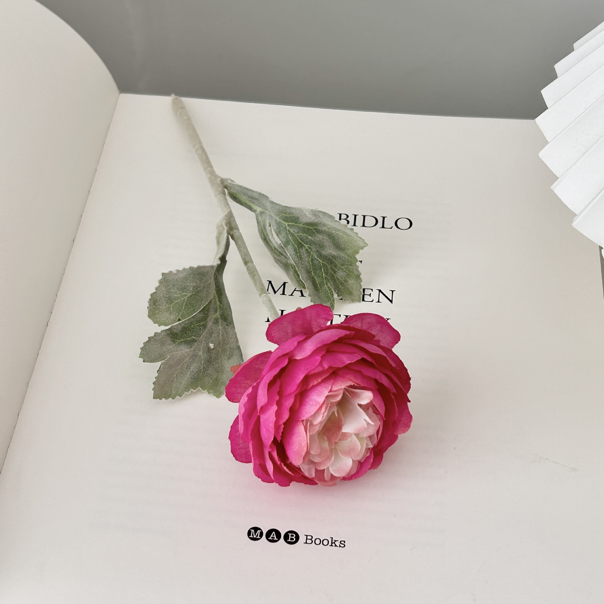Künstlicher Blumenstrauß Aus Lupinen Und Anemonen – Elegantes Arrangement Zur Dekoration Von Tisch, Esszimmer Oder Innenräumen – 10 Realistische Dunkelrote Rosen
