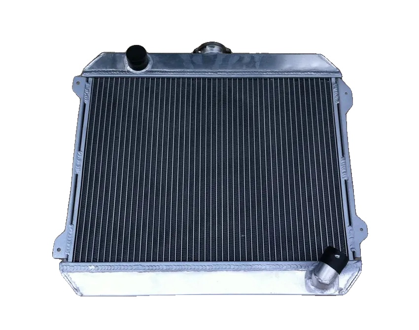 Aluminiumkühler, Kernmaß 475 Mm × 360 Mm × 56 Mm, Gesamtmaß 530 Mm × 470 Mm × 80 Mm, Obere/unterer Auslass 35 Mm / 35 Mm, Gewicht 8,5 Kg, 3 Reihen