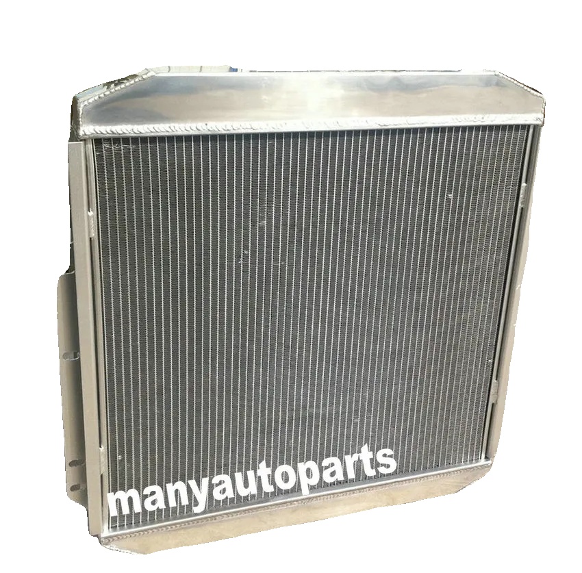 Legierungsradiator, Kernmaß 575mm X 510mm X 42mm, Gesamtmaß 670mm X 635mm X 70mm, Einlass 38mm, Auslass 45mm, 3 Reihen