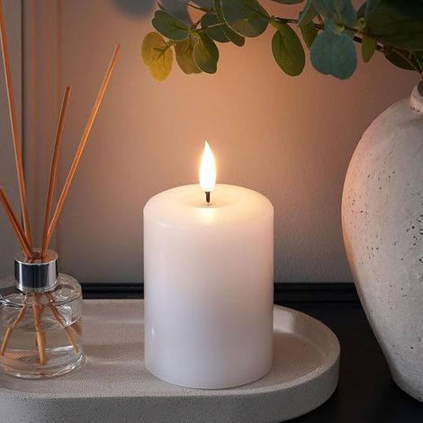 Die Fernbedienung Mit Weißer Led Verfügt Über Eine Äußerst Realistische Flamme, Ein Handgeformtes Design, Batteriebetrieb Und Einen 6-stunden-timer Für Den Einsatz In [klasse 1].