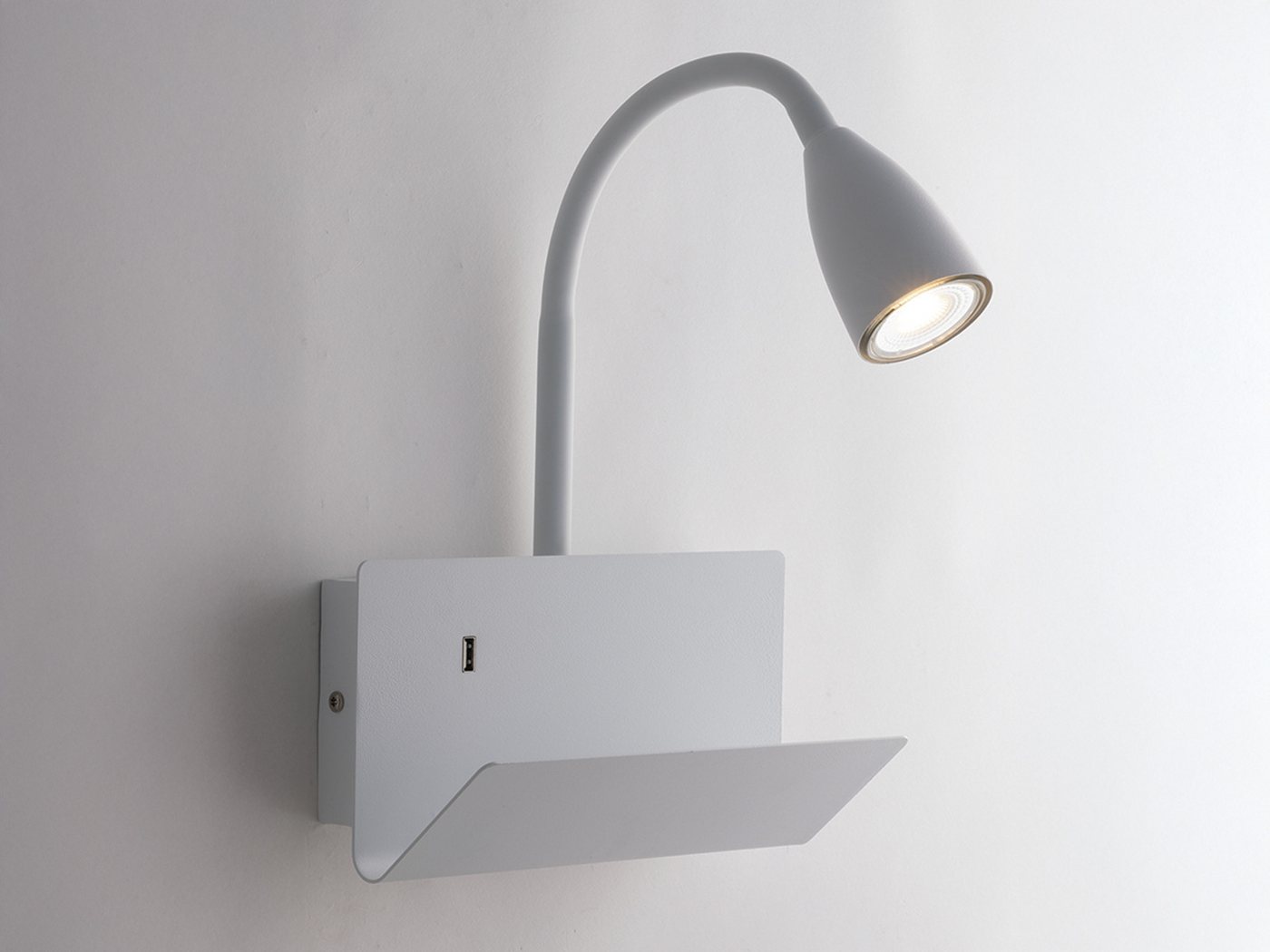 Luce Ambiente Design LED Wandleuchte mit Ablage & USB Ladefunktion,B. 23cm, USB-Ladefunktion, LED wechselbar, warmweiß, Wandlampe mit Schalter für Bett Nachttisch Schwanenhals Leselampe Wand