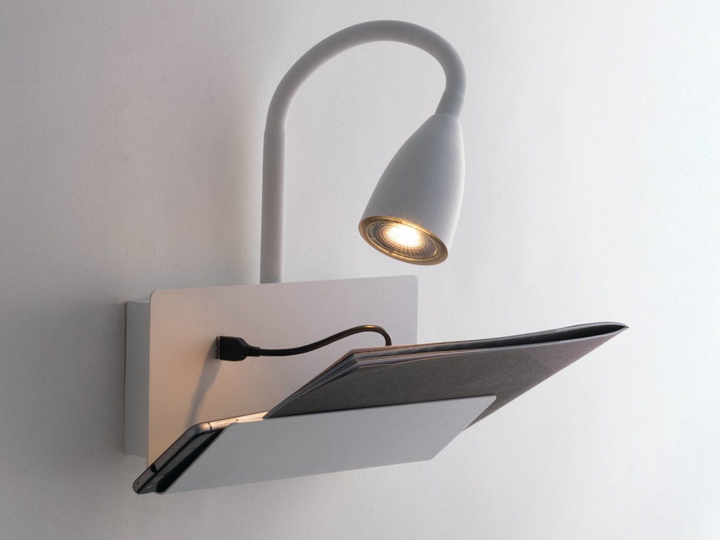 Luce Ambiente Design LED Wandleuchte mit Ablage & USB Ladefunktion,B. 23cm, USB-Ladefunktion, LED wechselbar, warmweiß, Wandlampe mit Schalter für Bett Nachttisch Schwanenhals Leselampe Wand Bild 2