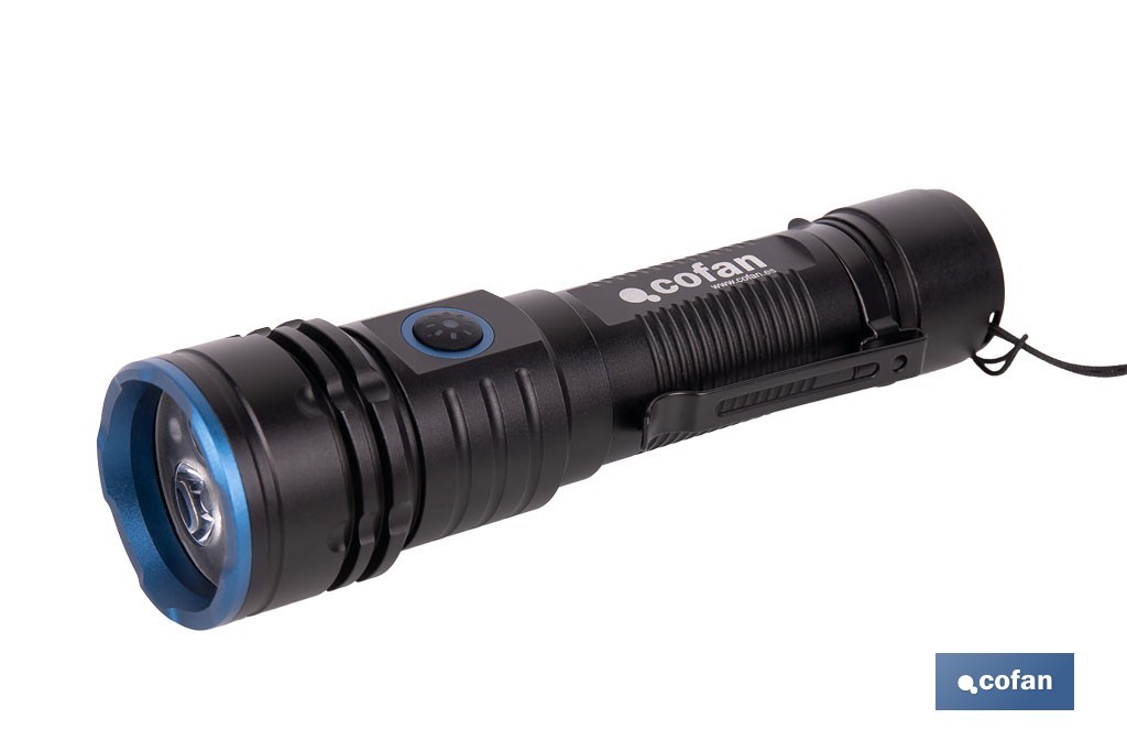Hochleistungs-led-taschenlampe 2000 Lm Mit 5 Funktionen Ø40 X 148 Mm