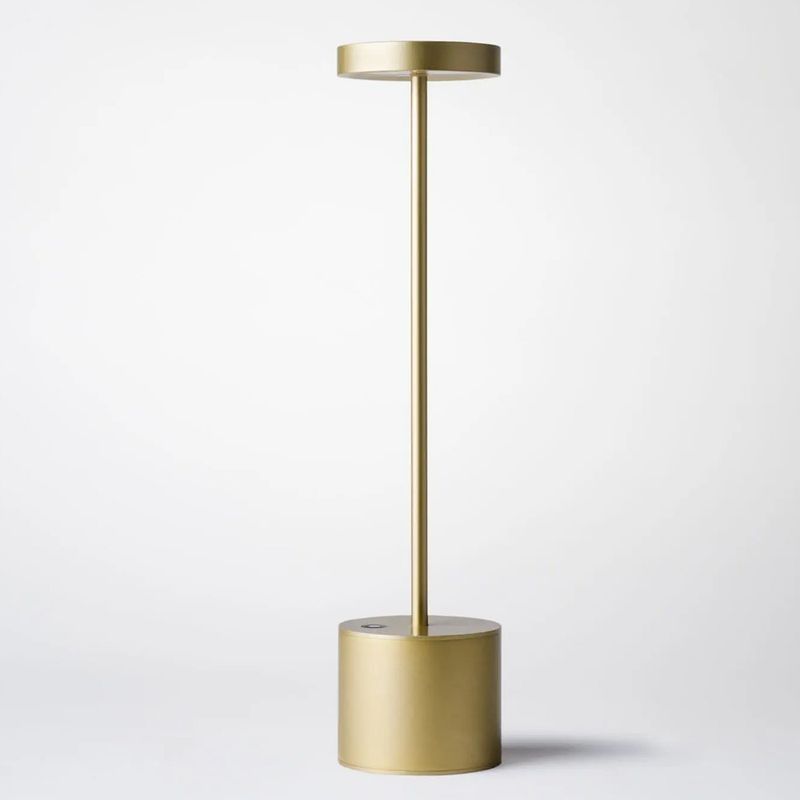 Lampe À Poser Led Rechargeable 1800mah Autonomie 10-15h Alliage Aluminium Éclairage 360° Pour Terrasses Et Restaurants