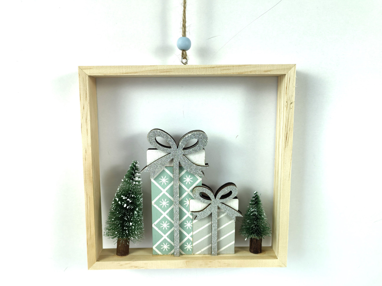 Deko Weihnachtsanhänger Holz Geschenk 18 X 3,5 X 18 Cm Grün Weiß Hängedekoration - Trendline