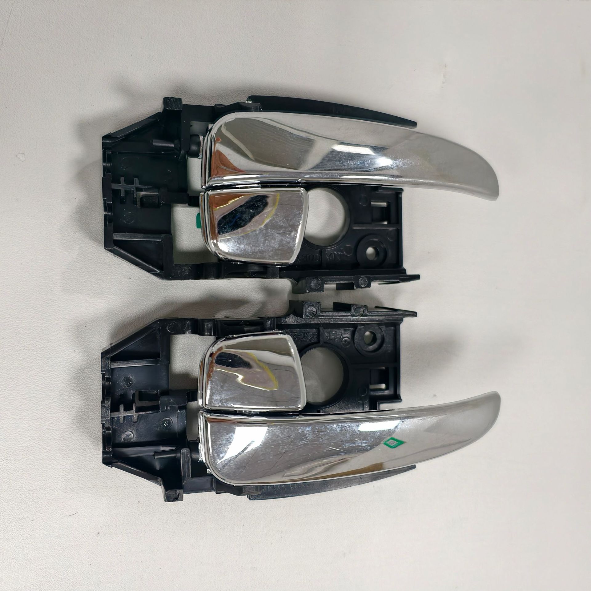 Die Referenznummern 82620-2d000 Und 82610-2d000 Sind Für Hyundai Elantra Autoteile Geeignet, Insbesondere Für Die Türgriffe Im Innenraum Der Vorderen Linken Und Rechten Türen.