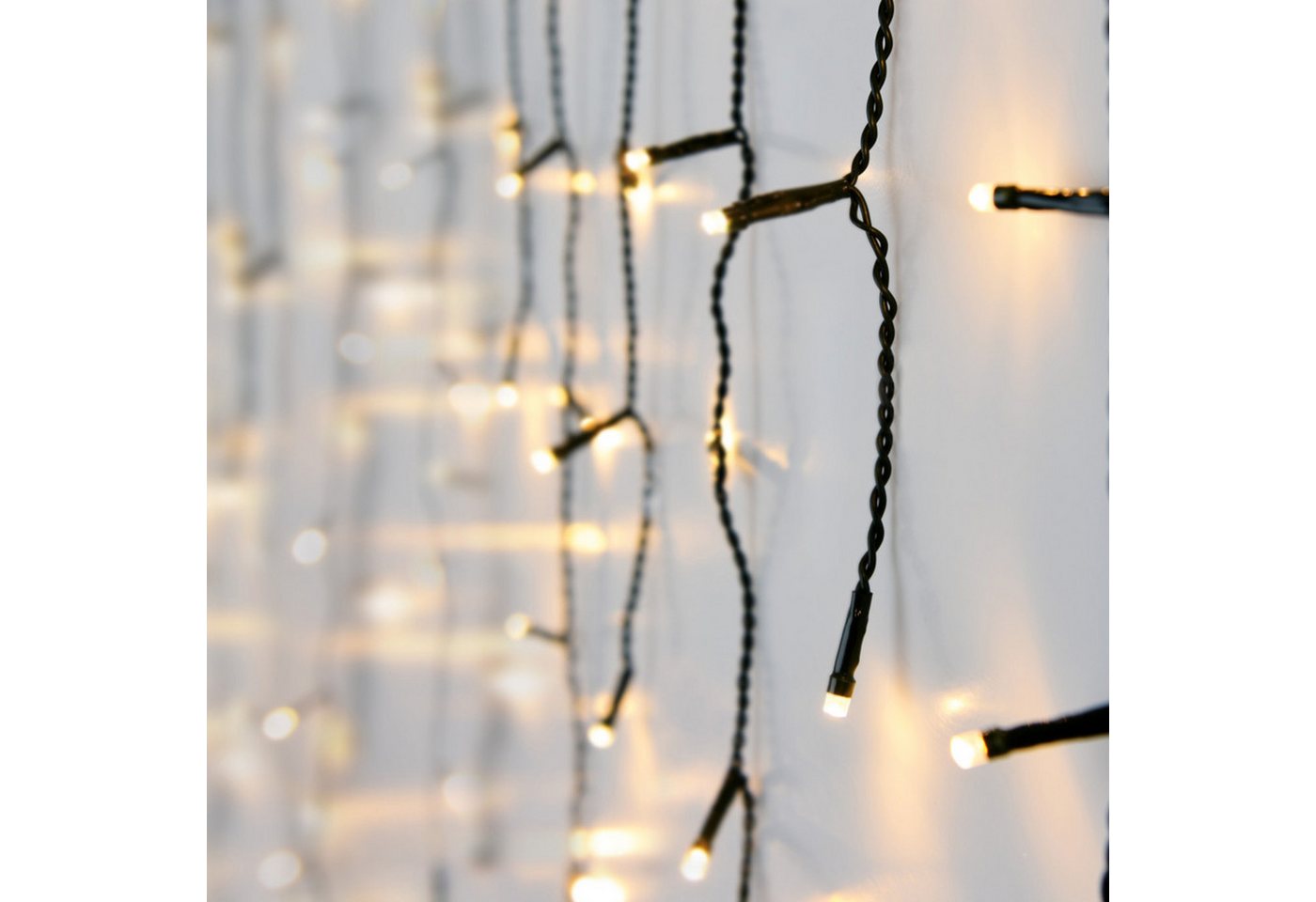 Spetebo LED-Lichterkette Eisregen Lichtervorhang warm weiß für Außen mit Stecker, Netzstecker mit IP44 Spritzwasserschutz Bild 2