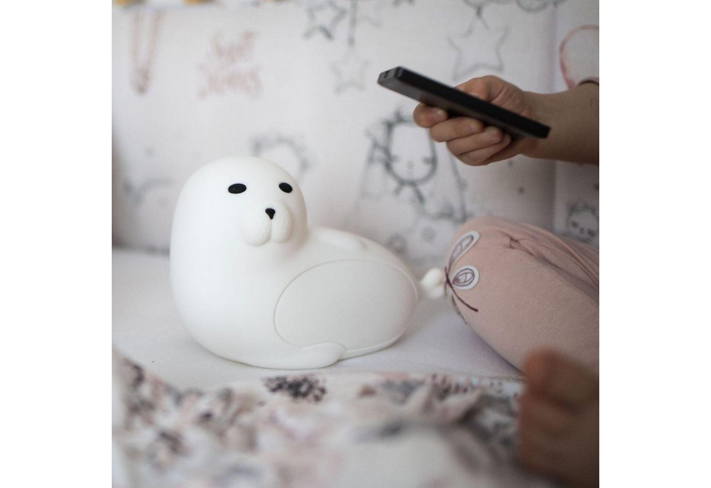 Rabbit & Friends LED Nachtlicht Robbe Silikon Lampe Nachtlicht mit Fernbedienung, LED fest integriert Bild 2