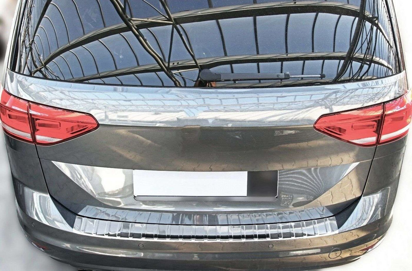 RECAMBO Ladekantenschutz für VW TOURAN II 5T ab 2015- Stoßstangenschutz, V2A rostfrei, Exklusive Optik, praktischer Schutz & perfekte Passform Bild 5
