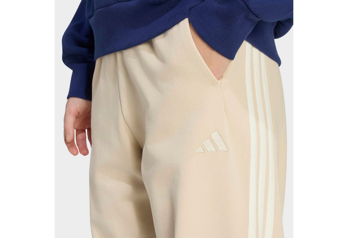adidas Sportswear Sporthose ADIDAS KIT 3-STREIFEN, LOCKER GESCHNITTEN, BÜNDCHEN Schwere Premium-Qualität, robuste Stoffstruktur