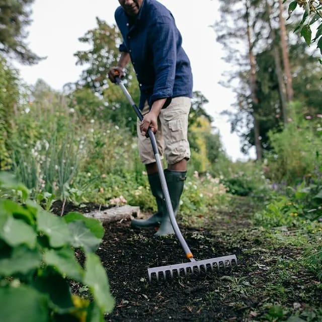 Fiskars Ergonomischer Rechen 14 Zähne Aluminium
