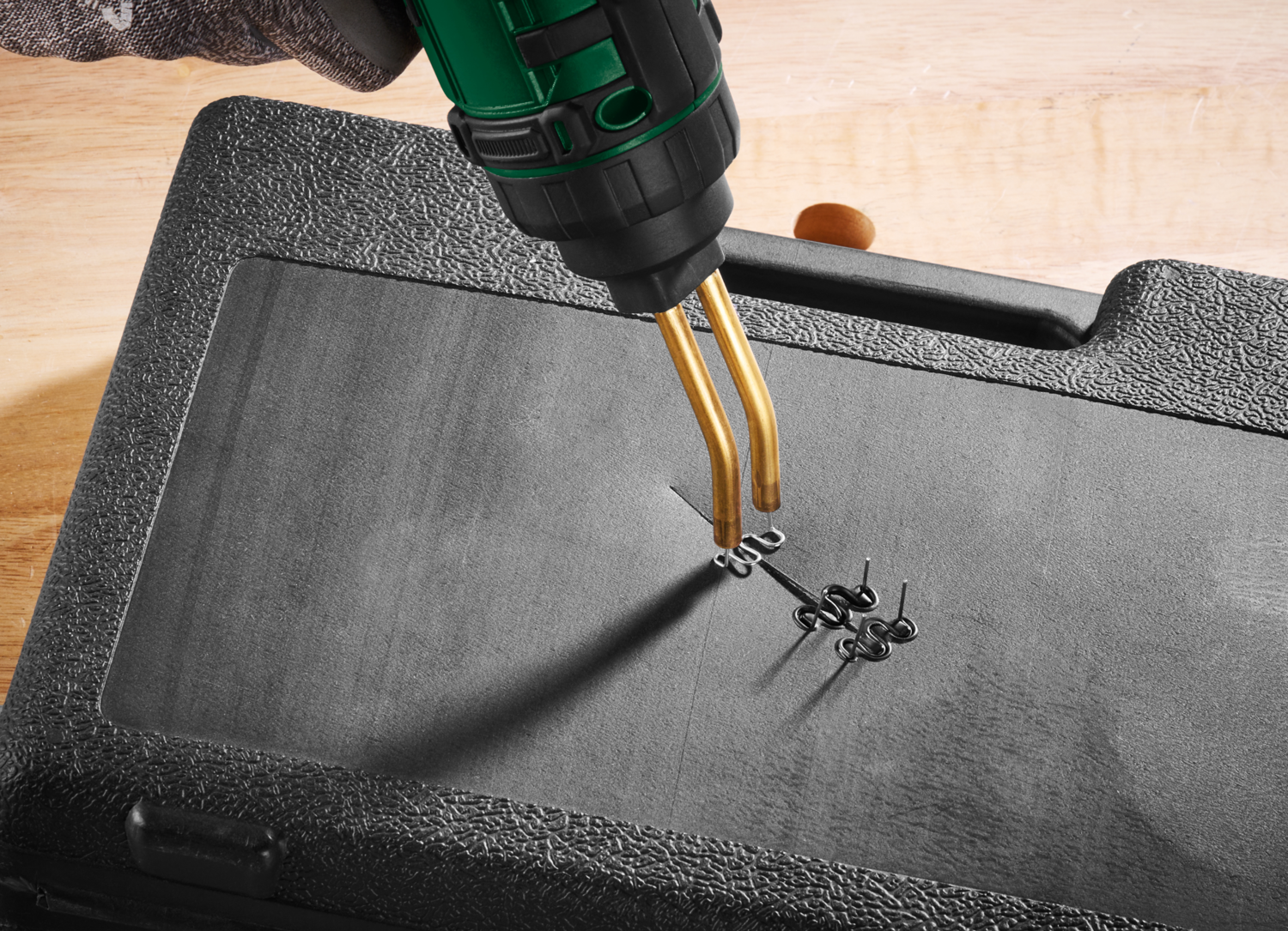 PARKSIDE® 12V Akku-Kunststoff Schweißpistole PKSPA 12 A1 (mit integriertem Akku und Ladekabel)