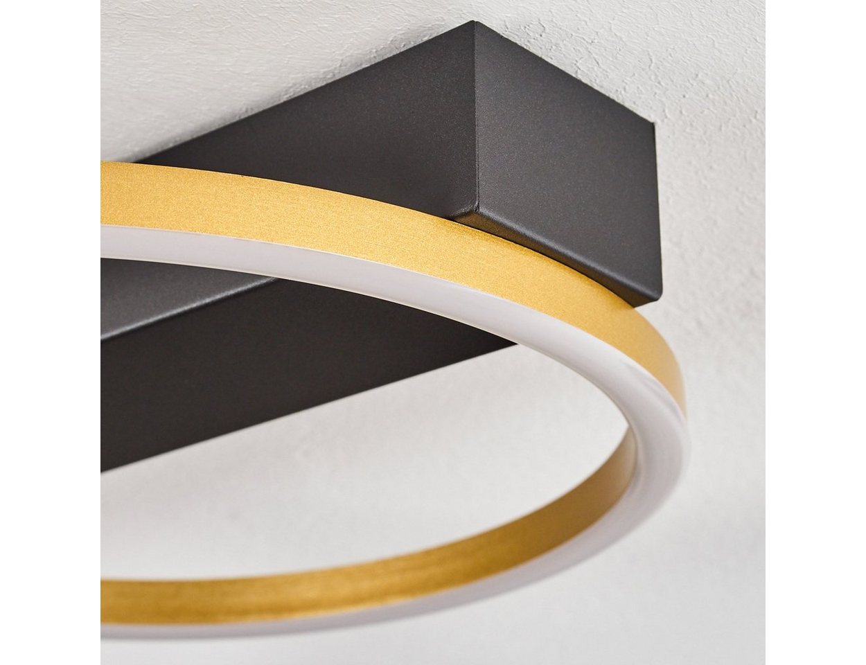 hofstein Deckenleuchte Deckenlampe aus Metall/Kunststoff in Schwarz/Goldfarben/Weiß, LED fest integriert, 3000 Kelvin, Leuchte, dimmbar über herkömmlichen Lichtschalter, 40 Watt, 1670 Lumen Bild 3