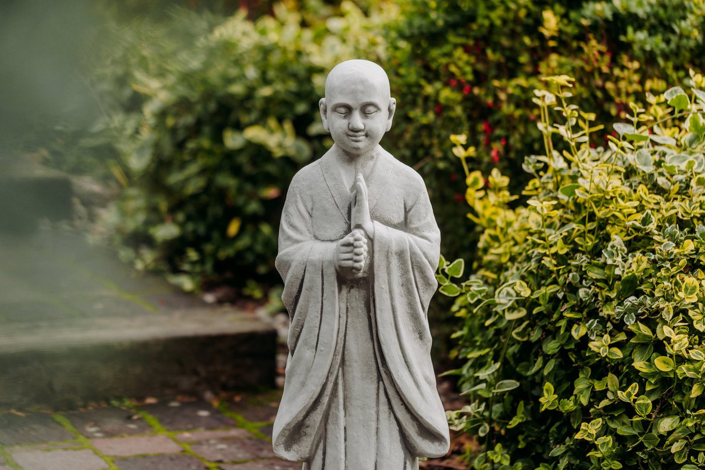 gartendekoparadies.de Gartenfigur Stehender Buddha Mönch Steinfigur Steinguss 71 cm 29 kg, Frostsicher