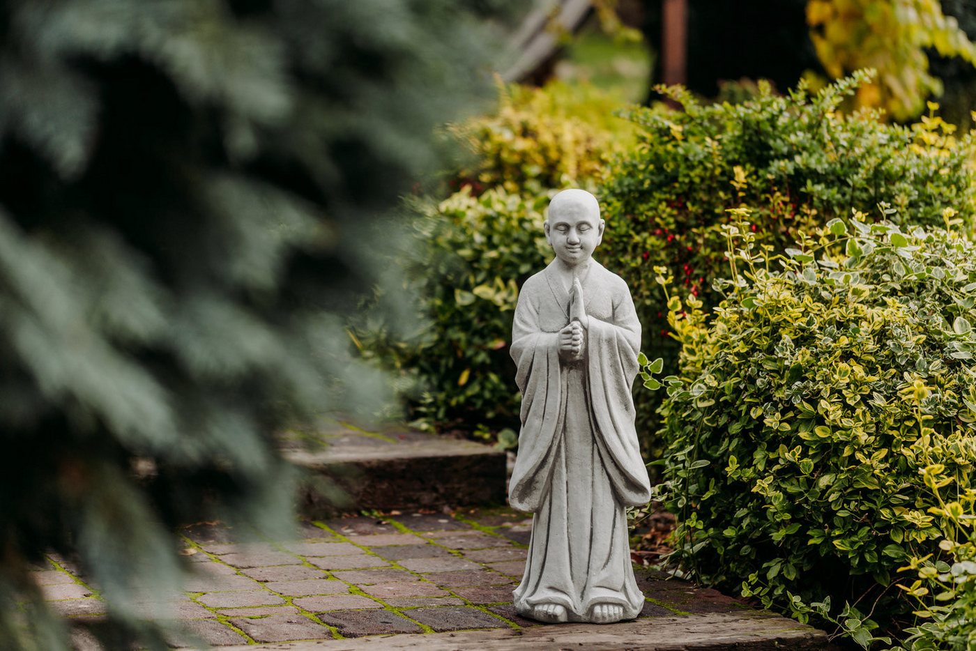 gartendekoparadies.de Gartenfigur Stehender Buddha Mönch Steinfigur Steinguss 71 cm 29 kg, Frostsicher Bild 4